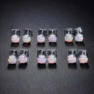 🔥 18K White Gold Round White Opal Stud Earring 🔥